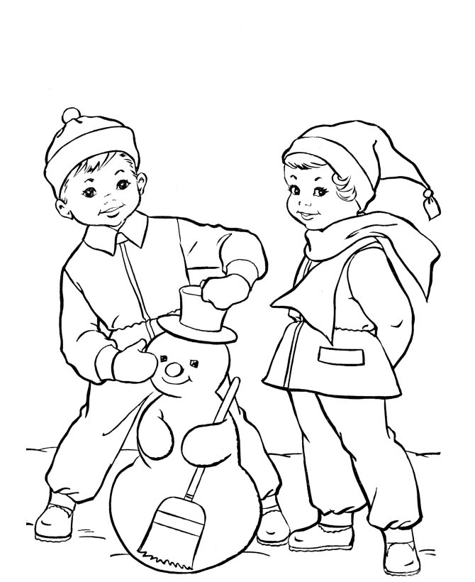 Хлопчик і дівчинка ліплять сніговика