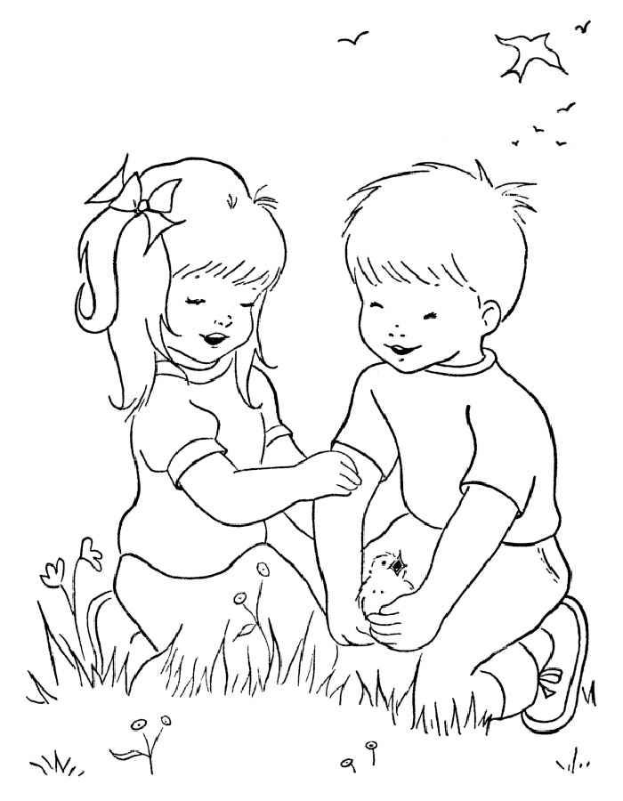 Хлопчик і дівчинка на траві